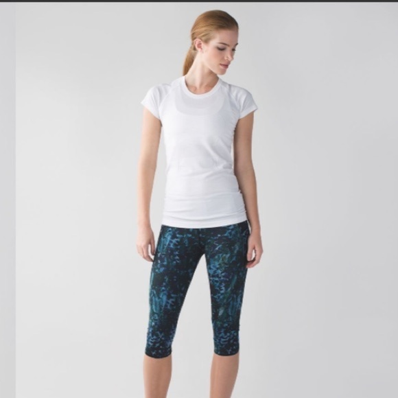 LULULEMON Run: Top Speed Crop Luxtreme Floral Backdrop Blue Black Green Size 4 - Picture 3 of 12